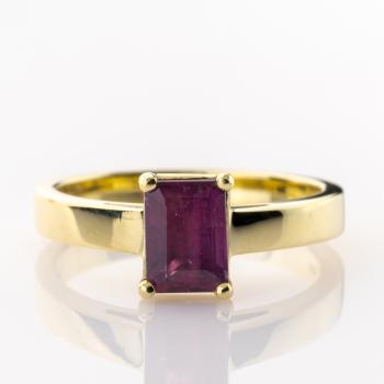 Ring aus 585er Gold mit 1.67ct Rubin