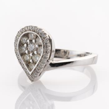 Preview: Ring aus 585er Weißgold mit 0.70ct Brillanten