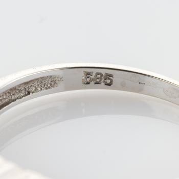 Ring aus 585er Weißgold mit Saphiren und Diamanten