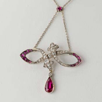 Collier aus den 1920ern mit 2ct Rubinen und 1ct Diamanten