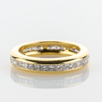 Ring aus 750er Gold mit 1.80ct Diamanten