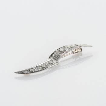 Brosche aus 900er Platin mit 0.70 ct Brillanten im späten Art-Déco-Stil