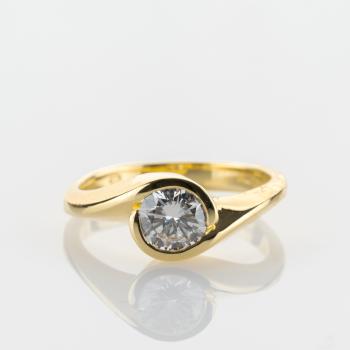 Ring aus 750er Gelbgold mit 0.80ct Brillant