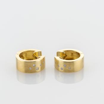 Preview: Hoop Earrings in 14K Yellow Gold with 0.10 ct Diamonds