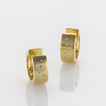 Hoop Earrings in 14K Yellow Gold with 0.10 ct Diamonds