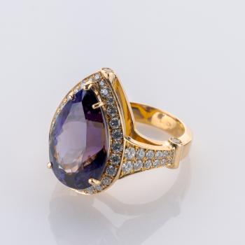 Preview: 10.0ct Tanzanite and 1.2ct Diamond Ring in 18K Yellow Gold