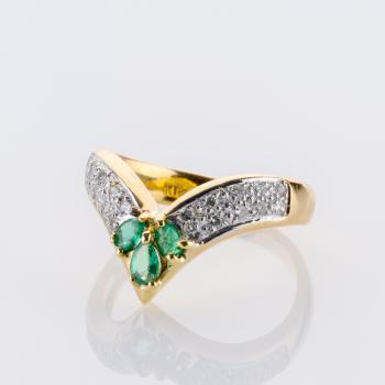 Preview: 0.30ct Emerald and 0.20ct Diamond Ring in 18K Yellow Gold