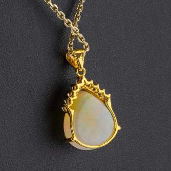 Preview: Opal and 0.25 ct Diamond Pendant in 14K Yellow Gold