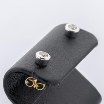 Preview: 0.20ct Diamond Studs in 14K White and Yellow Gold