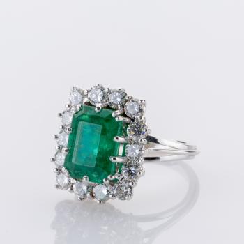 Preview: Ring aus 750er Weißgold mit 5 ct Smaragd und 1,4 ct Brillanten