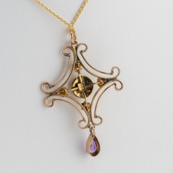 Preview: Anhänger aus 9kt Rotgold mit Amethyst und Saatperlen