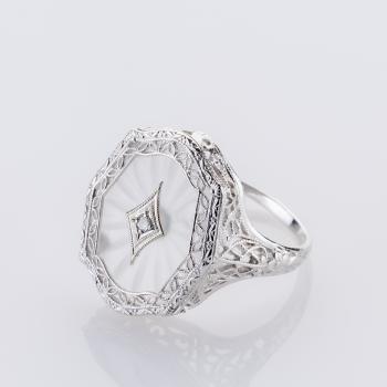 Preview: Ring aus 585er Weißgold mit Camphorglas und 0,02 ct Diamant