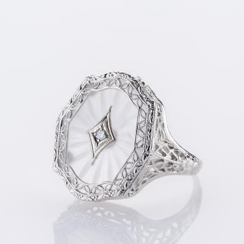 Preview: Ring aus 585er Weißgold mit Camphorglas und 0,02 ct Diamant