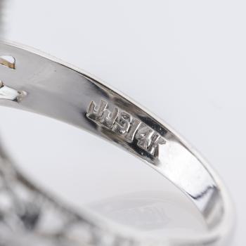 Ring aus 585er Weißgold mit Onyx und 0.05ct Diamant