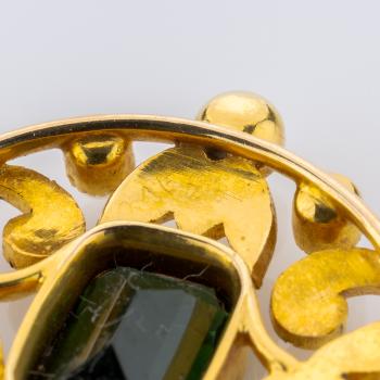 Brosche aus 750er Gelbgold mit Turmalin und Saatperlen