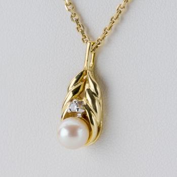 Pearl and 0.02 Carat Diamond Pendant in 14k Yellow Gold
