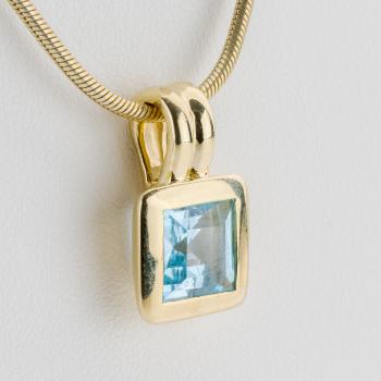 Preview: 3.0ct Blue Topaz Pendant in 14K Yellow Gold