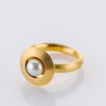Preview: Ring aus 750 Gelbgold mit Perle