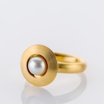 Preview: Ring aus 750 Gelbgold mit Perle