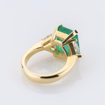 Preview: Ring aus 750er Gelbgold mit 5.63ct Smaragd und 1.20ct Diamanten