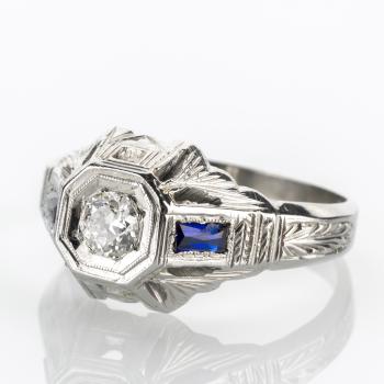 Art Deco Ring 18k gold with a 0.40ct diamond and 0.20ct sapphires