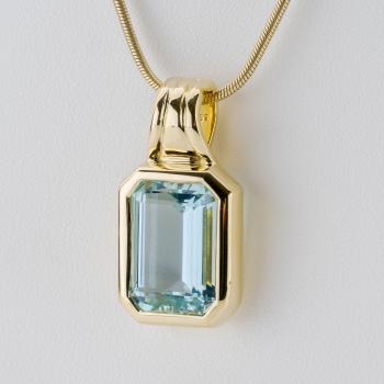 Aquamarine and 12.5 ct Aquamarine Pendant in 585 Yellow Gold