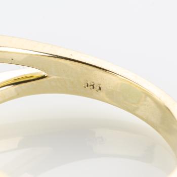 Ladies ring 14k gold with a 1.25ct emerald