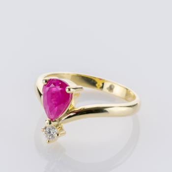 Preview: Cecilia Ring in 14K Yellow Gold with 1.53 ct Ruby and 0.10 ct Diamond