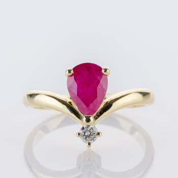 Cecilia Ring in 14K Yellow Gold with 1.31 ct Ruby and 0.10 ct Diamond