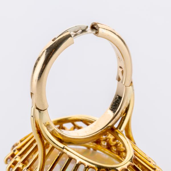 Ring aus 585er Gelbgold mit 11ct Opal und 2.40ct Brillanten