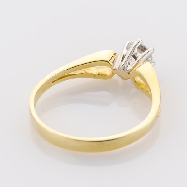 Ring aus 585er Gold mit 0.35ct Brillant