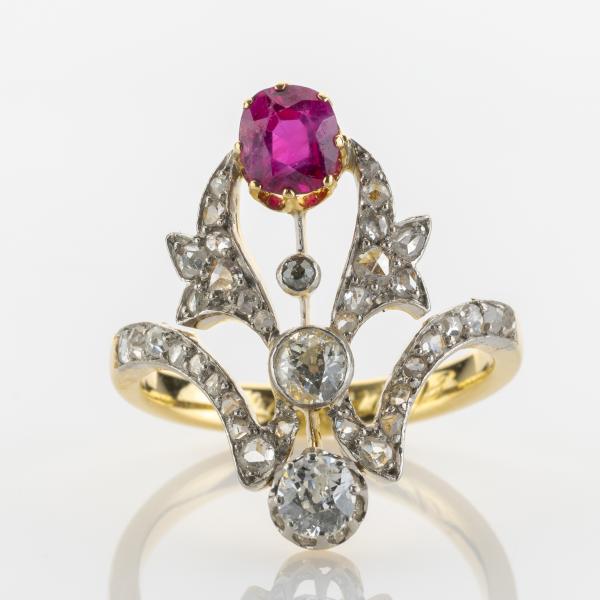 Art Deco Ring aus 750er Gold mit 1.15ct Brillanten und 0.75ct Rubin