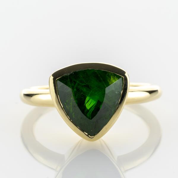 14k gold ring with a 3.51ct diopside