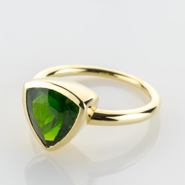 14k gold ring with a 3.51ct diopside