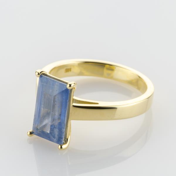 Ring aus 585er Gold mit einem 3.97ct Saphir
