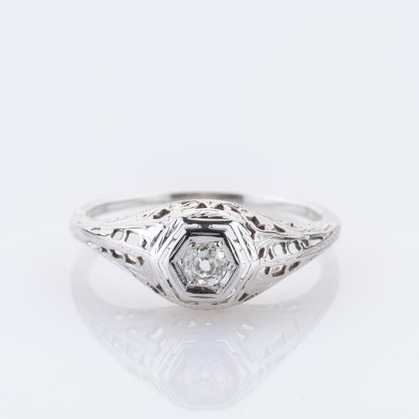 Antiker Ring aus 750er Weißgold mit Altschliff-Diamant