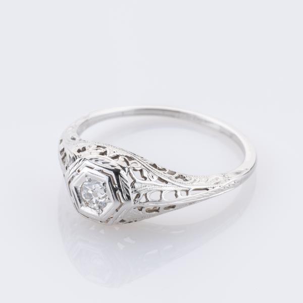 Antiker Ring aus 750er Weißgold mit Altschliff-Diamant
