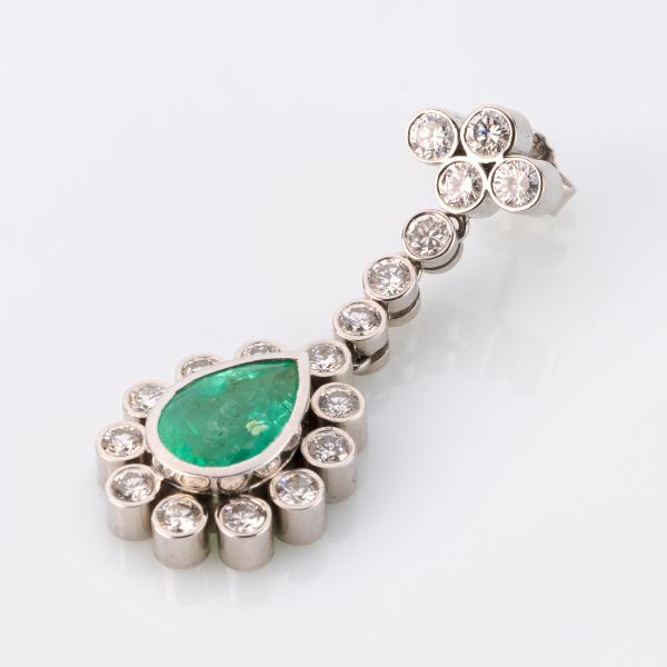 Earrings 18k gold with 6.0ct emeralds and 3.60ct diamonds