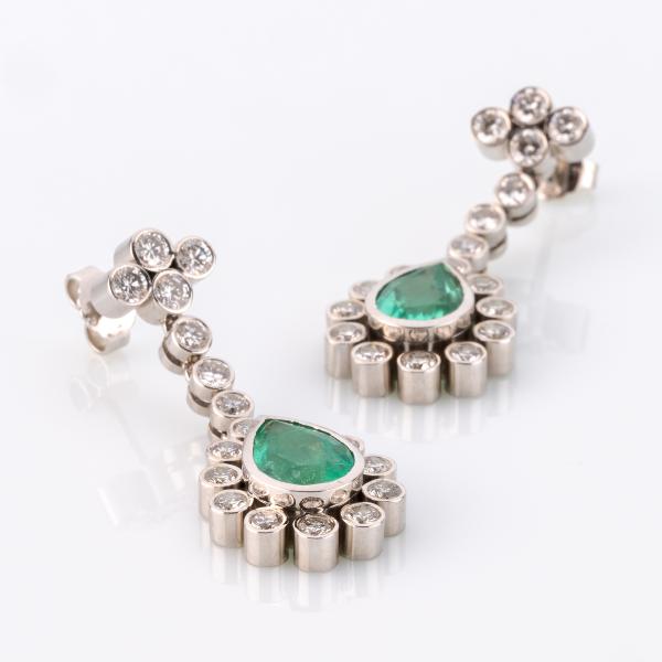 Earrings 18k gold with 6.0ct emeralds and 3.60ct diamonds