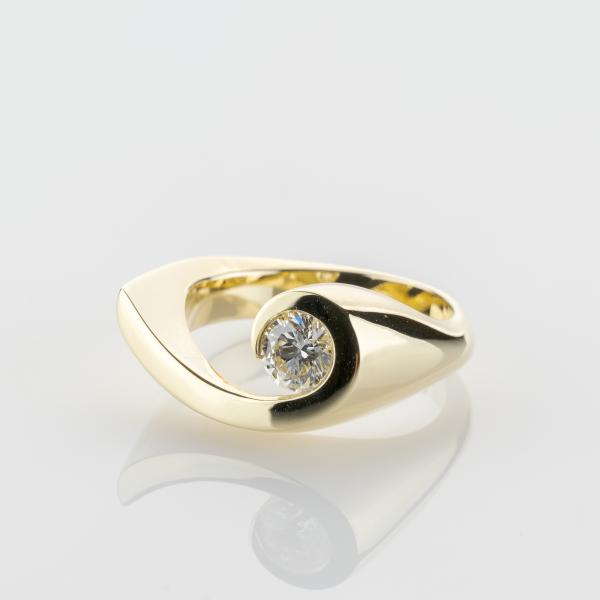 Ein Ring aus 585er Gelbgold mit einem 0.54ct Brillanten