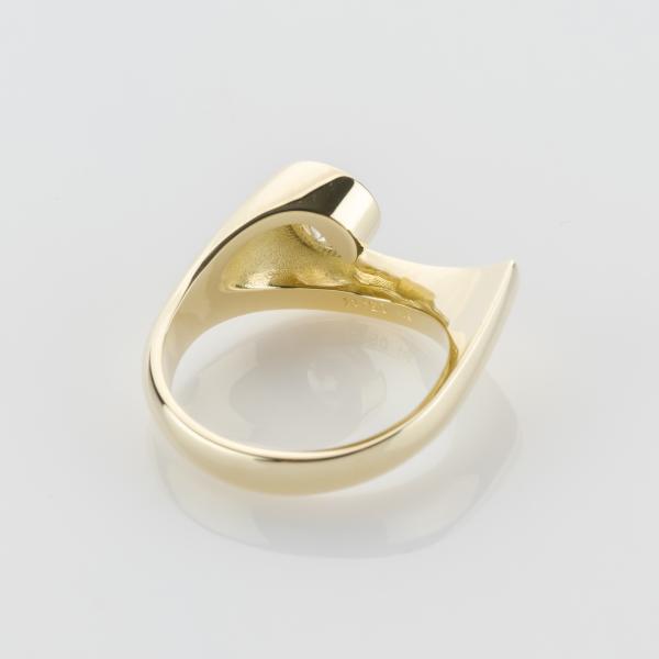 Ein Ring aus 585er Gelbgold mit einem 0.54ct Brillanten