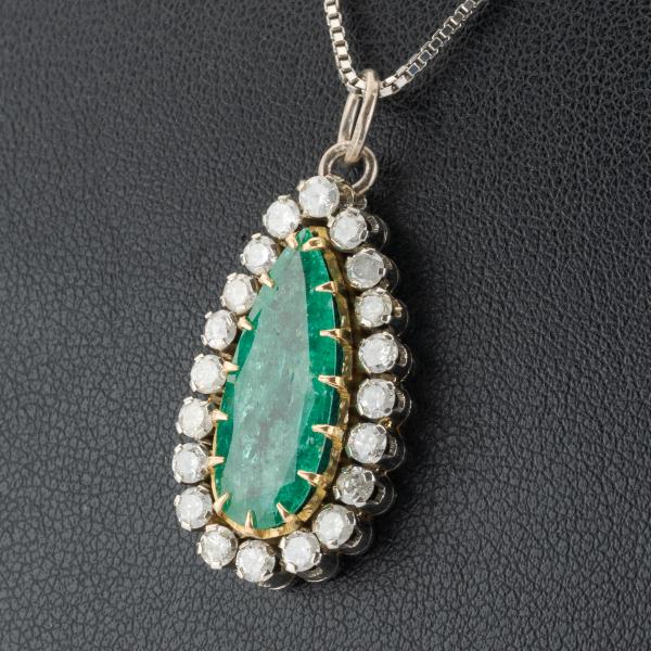 18k gold pendant with a 4ct emerald and 1ct diamonds