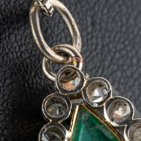 18k gold pendant with a 4ct emerald and 1ct diamonds