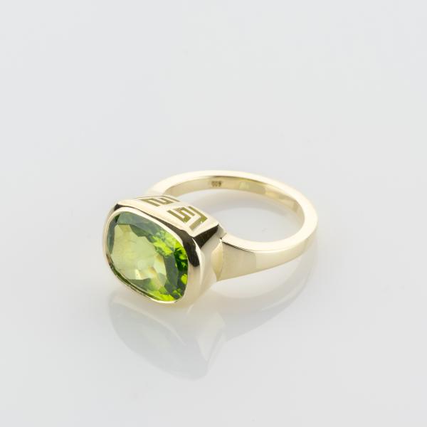 Ring aus 585er Gelbgold mit 7.75ct Peridot