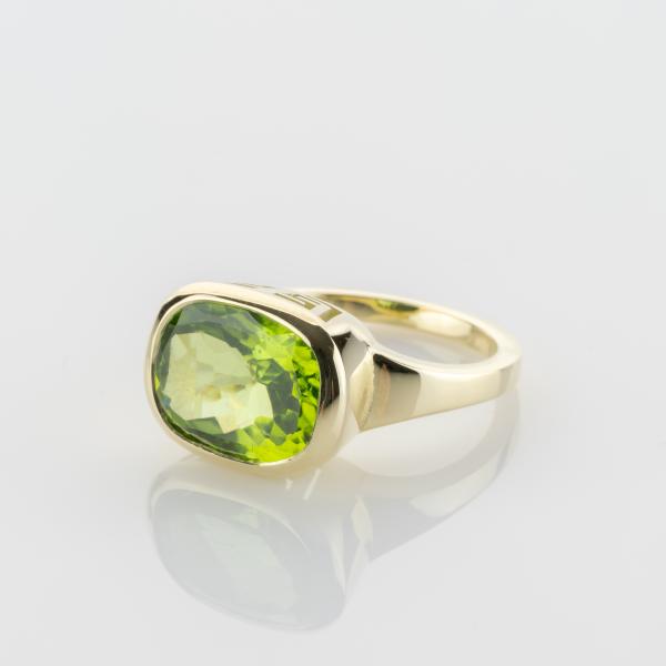 Ring aus 585er Gelbgold mit 7.75ct Peridot