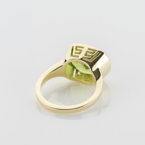 Ring aus 585er Gelbgold mit 7.75ct Peridot