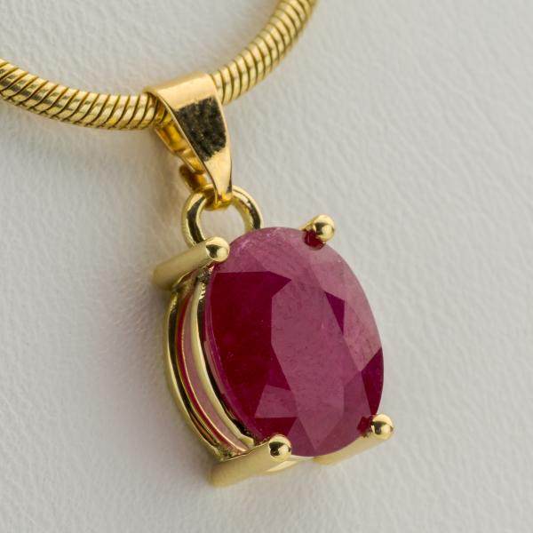 14k gold pendant with a 2.93ct ruby