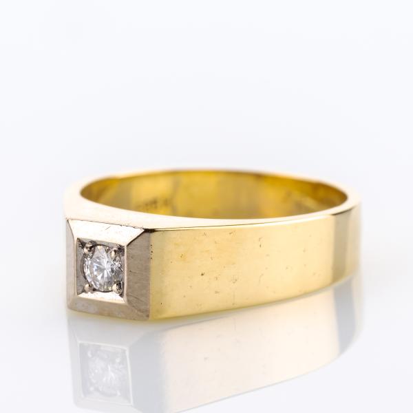Ring aus 585er Gelbgold und Weißgold mit 0.13ct Brillant