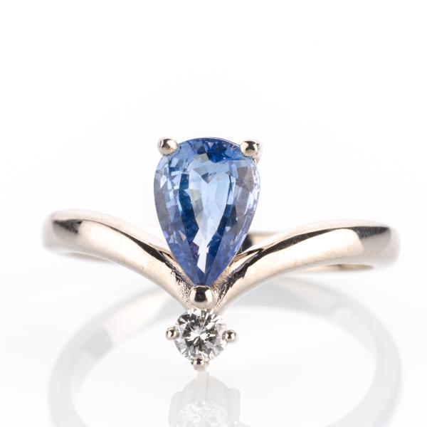 Damenring 585er Gold mit einem 1.43ct Saphir und 0.10ct Brillant