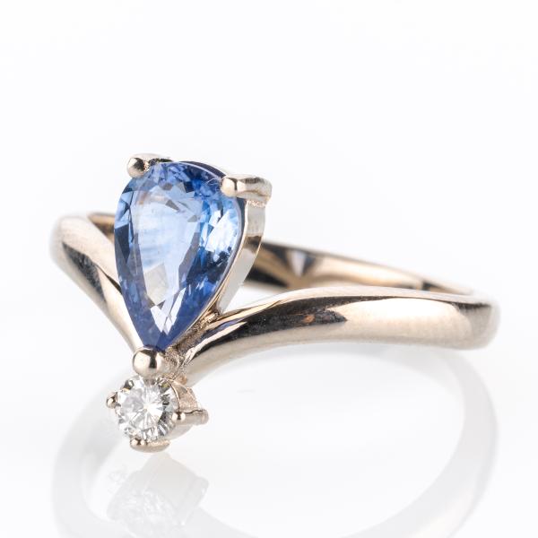 Damenring 585er Gold mit einem 1.43ct Saphir und 0.10ct Brillant
